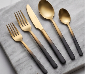 Ensemble de couverts modernes en or mat avec manches dégradées noires, compatibles lave-vaisselle, pour mariage, fête, usage quotidien et restaurant - Product Image 1