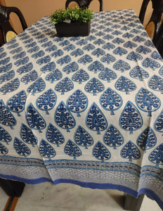 Nappe carrée en coton avec motif végétal bleu imprimé à la main, design minimaliste pour la décoration intérieure, lavable, tissage artisanal - Product Image 5