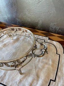 Nouvelle Arrivée Tendance : Casserole de Cuisine Designer en Acrylique et Métal Plaqué Or de Qualité Supérieure avec Motifs Floraux par UO - Product Image 4