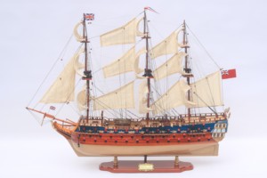 Maqueta de Barco Histórico del Reino Unido HMS BELLONA Pintada - Modelo de Madera Artesanal de Alta Calidad para Decoración del Hogar - Product Image 2