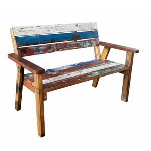 Banc d'extérieur artisanal avec accoudoirs et dossier en bois de bateau recyclé couleur naturelle pour jardin et maison, mobilier démontable - Product Image 1