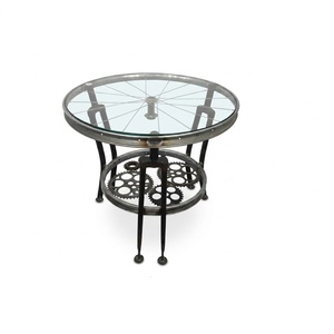 Table basse industrielle en verre trempé avec cadre en fer fait main, plateau en roue de vélo et base à engrenages, mobilier moderne pour salon - Product Image 1