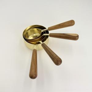 Tazas y Cucharas Medidoras de Acero Inoxidable de Alta Calidad con Acabado Dorado y Mango de Madera de Acacia, Aptas para Lavavajillas - Product Image 2
