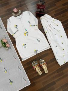 Ensemble ethnique haut de gamme AARIKA TEXTILE en Chanderi avec broderie au fil, comprenant un haut Farshi, un Salwar et un Dupatta, pour femme, séchage rapide, idéal pour les mariages et les fêtes - Product Image 5