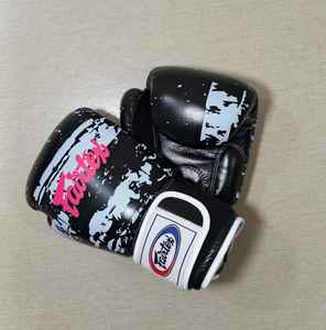 Guantes de Boxeo de Alta Calidad al Por Mayor 2025, Guantes de Boxeo Fairtex para Hombre con Logotipo Personalizado, Hechos en Pakistán, Modelo MS-BG-674 - Product Image 6