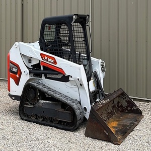 Chargeuse compacte sur chenilles Bobcat T550 efficace offrant une excellente traction, une maniabilité aisée et une grande productivité - Product Image 3