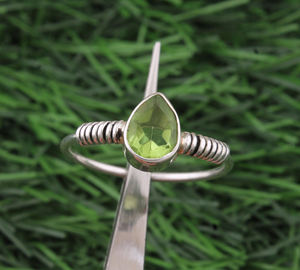 Bague artisanale classique pour femme en argent sterling 925 avec turquoise verte naturelle, taille brillant rond, sertie clos, idéale pour mariage - Product Image 5