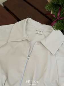 Blusa Elegante Casual para Mujer, Diseño ODM OEM, con Peplum, Cierre Frontal con Cremallera, Mangas 3D Sólidas, Cintura Ajustable con Cordón, Diseño Personalizado TOREN - Product Image 5