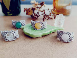 แหวนมาคราเม่ลาพิส ลาซูลีธรรมชาติ - อัญมณีสีน้ำเงิน เครื่องประดับสไตล์โบโฮ รับรองโดย IGI แหวนหมั้นสำหรับทุกเพศ |   ฮาริ อม ครีเอชั่นส์ - Product Image 2