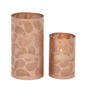 Porte-bougie votif en métal unique, soigneusement conçu pour enrichir le décor avec une lumière chaleureuse et un attrait artisanal. - Product Image 6