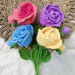 Ramo de flores inmortales en forma de corazón de ganchillo de lana tejido a mano regalo de los amantes del Día de San Valentín flores y plantas decorativas - Product Image 2