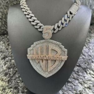 Collar con Colgante Escudo Warner Bros, Chapado en Oro de 18K, Cadena de Plata 925, Moissanita, Estilo Hip Hop para Hombre, Ecológico, Regalo - Product Image 1