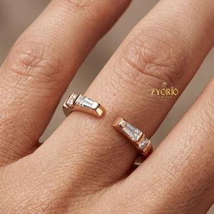 Anillo Abierto de Oro de 10K con Diamantes Cultivados en Laboratorio con Corte Baguette y Trillion para Mujer - Product Image 3