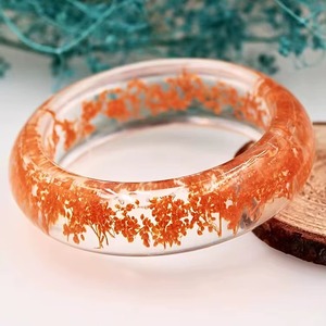 Brazalete de Resina con Flores Prensadas Pintadas a Mano, Joyería Floral Boho, Regalo para Ella - Product Image 5