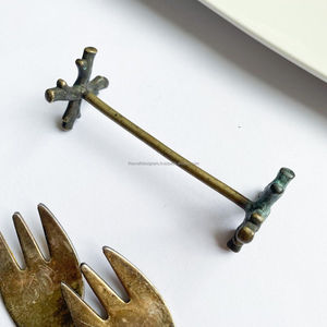 Repose-couverts en laiton vintage fait à la main pour la décoration de table à manger élégante à la maison - Product Image 3