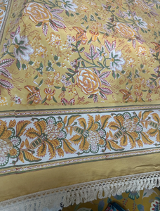 Mantel Floral Clásico Rectangular de Algodón Premium Hecho a Mano con Bloques de Color Amarillo y Borlas Decorativas - Product Image 6