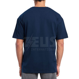 T-shirt surdimensionné pour homme de qualité supérieure, conçu pour la mode contemporaine et les besoins de confort au quotidien. - Product Image 3