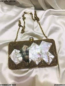 Bolso de noche de nácar con estilo hecho a mano para bodas y fiestas con monedero de latón de diseñador - Product Image 3