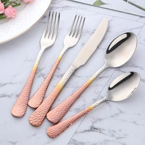 Collection de couverts en métal au design moderne et élégant, cuillère, fourchette, couteau en acier inoxydable poli, compatibles lave-vaisselle pour restaurant, hôtel - Product Image 1
