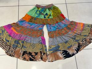 Pantalon large en soie bohème d'été pour femme de haute qualité avec patchwork, respirant et écologique – Exportateur indien - Product Image 2