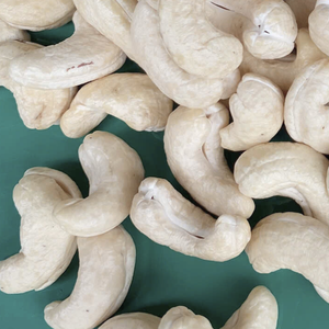 Fournisseur de confiance : Noix de cajou WW180, WW240, WW320, LP, Noix de cajou brutes W180 de Santigo, Vietnam - Product Image 1