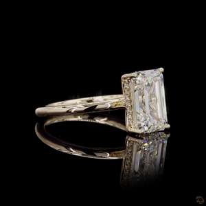 Bague de fiançailles solitaire en diamant de laboratoire taille émeraude de 4,52 carats en or jaune 14 carats, demi-éternité, bijoux de mariée - Product Image 2