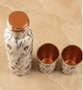 Juego de Botella y Taza de Agua de Cobre con Diseño de Tulipanes Azules, Botella de Cobre con Estampado Floral de Lujo con Vasos a Juego, Diseño Artesanal - Product Image 1