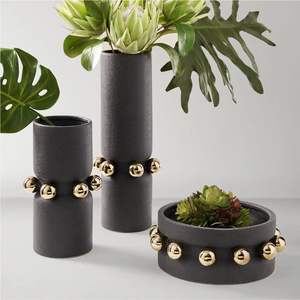 Florero Moderno de Metal Negro de Lujo con Cuentas Doradas, Maceta Decorativa Redonda, Centro de Mesa para Decoración del Hogar y Bodas - Product Image 1