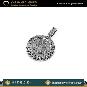 Colgante de Plata 925 Bañado en Oro con Diseño Personalizado Cristiano Hip Hop, Medallón de Ángel con Manos en Oración, Círculo y Diamantes de Moissanita, Estilo Trendy - Product Image 3