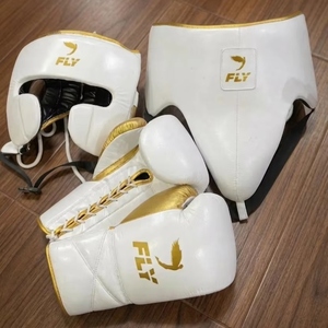 Ensemble de boxe Fly neuf et professionnel : Gants en cuir, protège-tête et protège-glandes, respirant, durable, blanc et or - Product Image 3