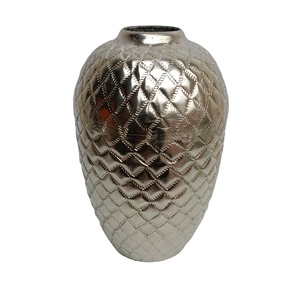 Elegante Florero Moderno de Aluminio - Base Antideslizante Hecha a Mano, Ligera y Duradera, de Alta Calidad para Bodas, Cumpleaños, Hogar y Oficina - Product Image 1