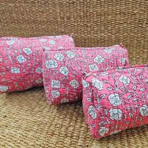 Pochette de maquillage personnalisée à motifs imprimés, pochette cosmétique matelassée en coton, motif de personnages à la mode, trousse de toilette - Product Image 3