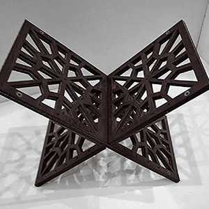 Support de Coran pliable en bois fait main, brun poli, avec motifs floraux géométriques complexes sculptés en forme de X, support de livre religieux durable - Product Image 4