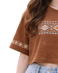 Camiseta Corta para Mujer Color Marrón Chocolate, Bordado Geométrico, Manga Corta, Informal, Mezcla de Algodón Suave, Top de Verano para Mujer, Venta al Por Mayor - Product Image 3