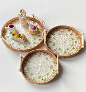 Plateau en osier bohème NEHA ENTERPRISES, design incrusté de coquillages, fait main en rotin, plateau décoratif multifonctionnel pour table - Product Image 3