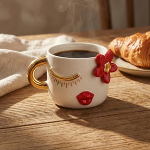 Mug en céramique tendance avec lèvres de fleur rouge et design cils dorés – Tasse à café fantaisie, cadeau original - Product Image 6