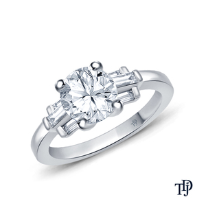 Bague de fiançailles en or 10K avec accent baguette et diamant émeraude de laboratoire central, vente en gros OEM, fabricant et détaillant - Product Image 4