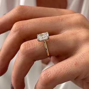 Anillo Solitario con Diamante Cultivado en Laboratorio de 2 Quilates, Corte Alargado, E VS1, Oro de 14k, Dos Tonos, Anillo de Compromiso, Certificado IGI - Product Image 6