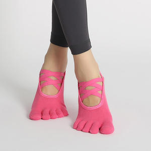 Chaussettes de yoga antidérapantes à double sangle croisée pour femmes, chaussettes à cinq doigts pour l'été, pour les sports et la danse en intérieur - Product Image 1
