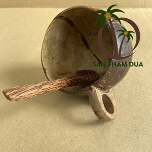 Ensemble tasse en coquille de noix de coco naturelle avec cuillère en bois de coco |   Vaisselle artisanale écologique |   Fabricant en gros - Product Image 2