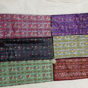 Tissu kimkhab multicolores avec un motif de bordure design - Product Image 1