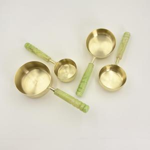 Cuillères doseuses en acier inoxydable avec manche en résine, tasses doseuses en acier inoxydable doré, cuillères doseuses, lot de 4 au meilleur prix - Product Image 3