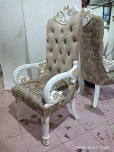 Sillón de Madera Tallada de Lujo Real |   Sillón de Diseño Tapizado con Respaldo Alto y Acolchado - Product Image 2
