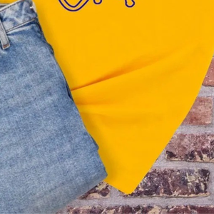 T-shirt SGRHO Ace Club Or pour femme, imprimé graphique, col rond décontracté, manches courtes, mode streetwear, personnalisation sororité grecque - Product Image 5