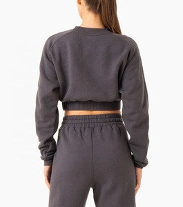 Ensemble de survêtement pour femme, durable et de haute qualité, avec pantalon de jogging délavé à l'acide et crop top oversize court, idéal pour l'hiver - Product Image 2