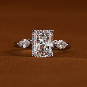 Nuevo Anillo de Compromiso con Diamante Cultivado en Laboratorio con Corte Radiante y Diamantes Laterales en Forma de Pera, Oro Sólido de 14k, Anillo Nupcial Personalizado - Product Image 1