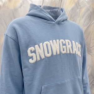 Sweat-shirt à capuche pour homme Snowgrace, coupe ample, en molleton de coton, décontracté, pour l'automne, avec poche et logo brodé sur le devant - Product Image 2