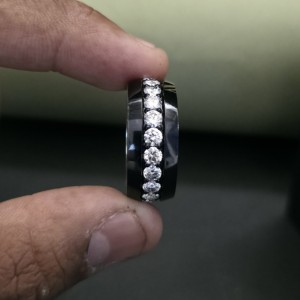 แหวนเพชรดำทรงหรูทันสมัยแบบ Eternity Setting ประดับโมอิสซาไนต์ พร้อมตัวเรือนเงินแท้ 925 เหมาะสำหรับเป็นของขวัญ - Product Image 5