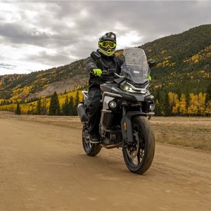 Moto d'aventure CFMOTO IBEX 800 S 2023 à vendre avec moteur bicylindre en parallèle de 799 cm³ et fonctionnalités de tourisme avancées - Product Image 2