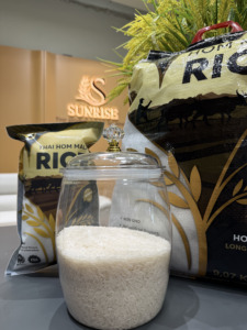 ข้าวหอมมะลิเวียดนามพรีเมียม SUNRICE เมล็ดยาว กลิ่นหอม ปี 2025 เนื้อเหนียว ข้าวแห้ง ฮอมมาลี +84 966 659 976 - Product Image 5